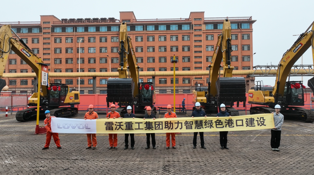 雷沃FR350F解鎖交機新姿勢，助力智慧綠色港口建設(shè)！